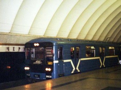 В метро задержан мужчина ехавший между вагонами
