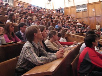Российских студентов собираются посылать на обучение за границу за государственный счет