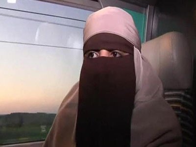 В метро канадского Монреаля эскалатор задушил женщину ее же хиджабом