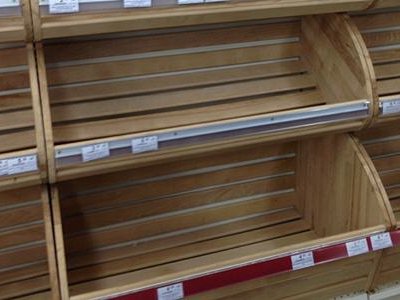 В Ростовской области из-за снегопадов в магазинах пропал хлеб