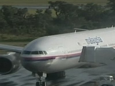 Самолет Malaysian Airlines пропал без вести
