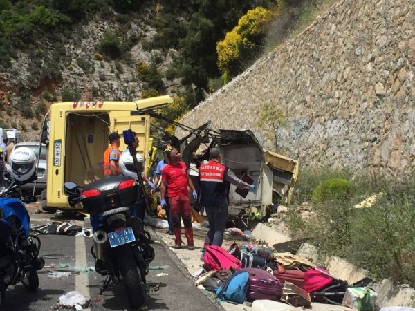 20 человек погибли и 11 пострадали в ДТП с туристическим автобусом в Турции