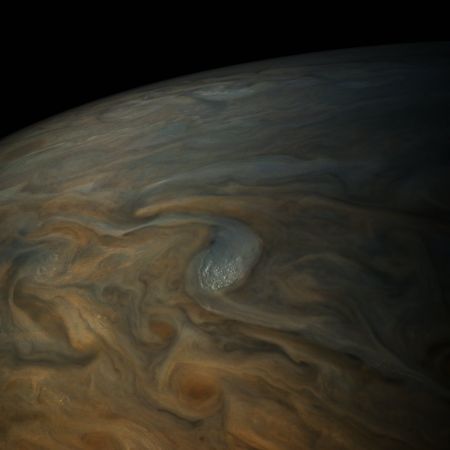 Программа от Google показала забавных монстров на Юпитере 