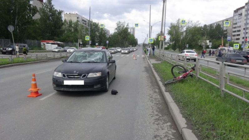 В Екатеринбурге водитель автомобиля SAAB сбил велосипедиста