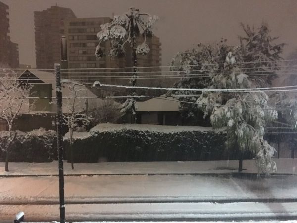 Столицу Чили засыпало снегом, есть жертвы