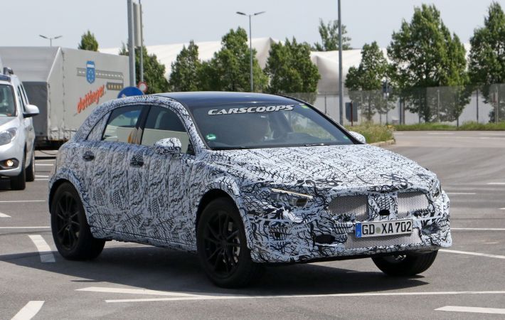 Новый Mercedes-Benz GLA заметили на тестах в Германии 