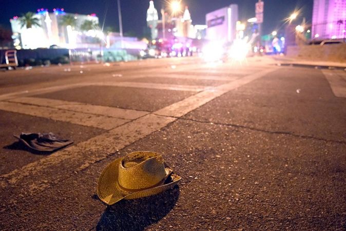 Число погибших при стрельбе в Лас-Вегасе продолжает увеличиваться
