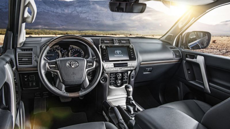 Дилеры Toyota в России начали продажи обновленного Land Cruiser Prado