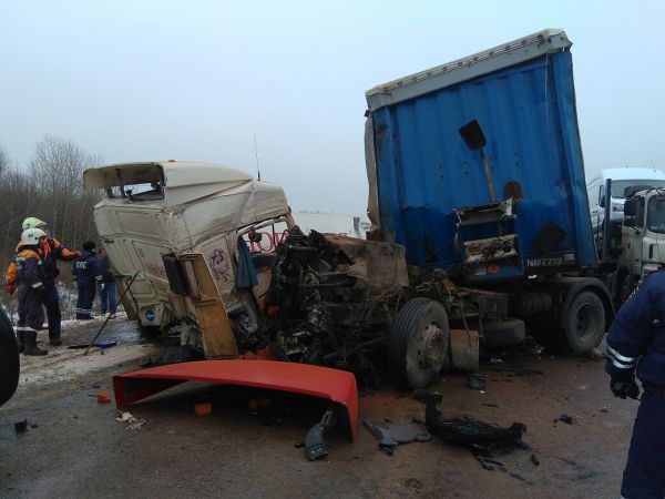 Оба водителя погибли в ДТП двух большегрузов в Татарстане