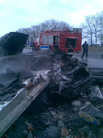 В Курской области легковушка врезалась в остановку, пять человек погибли