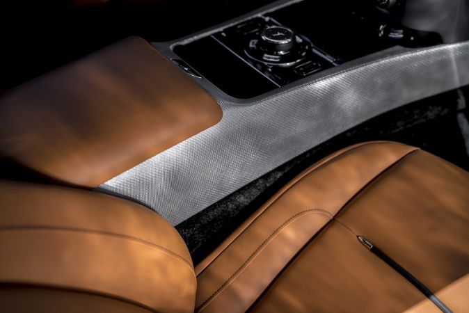 Rolls-Royce показал уникальное купе Wraith с падающими звездами