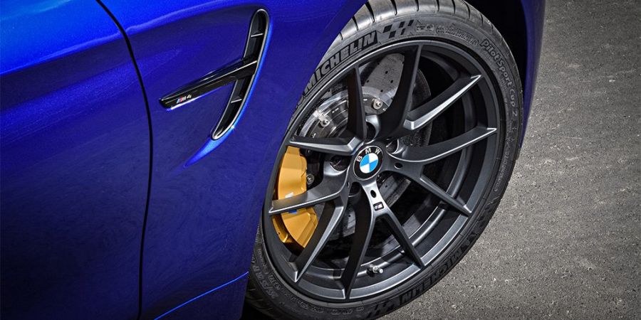 Дилеры BMW начали прием заказов на купе BMW M4 CS