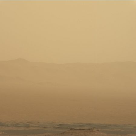 Агентство NASA показало пылевой шторм на Марсе
