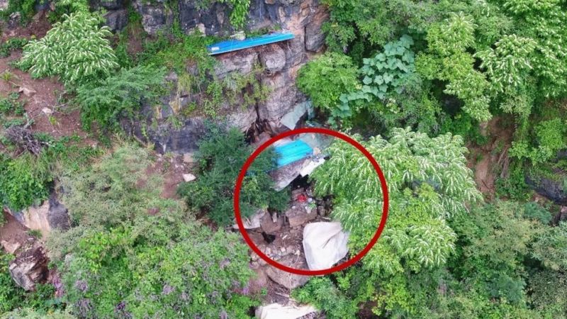 Беглый преступник 17 лет прятался в пещере, его нашли с помощью дронов